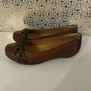 Softspots Brown Dress Shoes. 8W. Women’s. Look NWOT. Preowned.